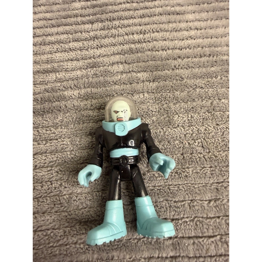 Fisher Price Imaginext DC Super Friends Batcave Super Surround Mr Freeze Ice
